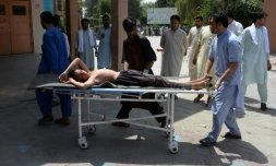 Un jeune blessé dans  l'assaut d'un site du département de l'éducation à Jalalabad (est) le 11 juillet 2018