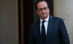 Le président François Hollande sur le perron de l'Elysée le 13 avril 2016 à Paris