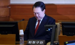 Le président sud-coréen Yoon Suk Yeol assiste à son procès en destitution devant la Cour constitutionnelle à Séoul, le 21 janvier 2025