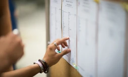 Quelque 6.000 jeunes qui s'étaient inscrits sur la plateforme d'admission post-bac (APB) sont encore sans affectation à l'université, a indiqué mardi la ministre de l'Enseignement supérieur.
