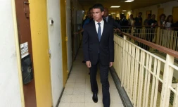 Le Premier ministre Manuel Valls à la maison d'arrêt de Nîmes le 8 août 2016