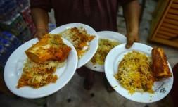 Des assiettes de biryani dans un restaurant de Karachi, le 19 septembre 2023 au Pakistan