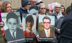 Des proches des victimes du "Bloody Sunday", à Belfast, le 15 septeùbre 2025