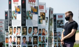 Des milliers de photos de personnes tuées en Iran lors d'exécutions de masse en 1988 et lors de manifestations anti-régime plus récentes, à  Washington le 4 septembre 2020