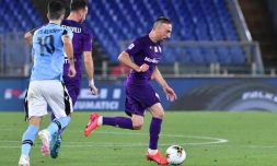 L'attaquant français de la Fiorentina, Franck Ribéry (d), buteur lors du match de Serie A face à la Lazio, à Rome, le 27 juin 2020