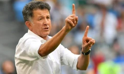 Le sélectionneur du Mexique Juan Carlos lors de la défaite face au Brésil en 8e de finale du Mondial le 2 juillet 2018