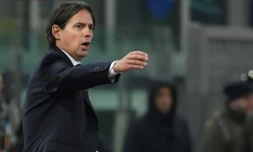 L'entraîneur de la Lazio Simone Inzaghi donne des instructions lors du match contre Séville en C3, le 14 février 2019 à Rome