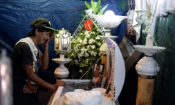 Lilia Jacobe pleure son petit-fils Bryan Conje, disparu le 2 juillet et retrouvĂ© mort le 5 sous le pont oĂč il vivait, le 7 juillet 2019 Ă Manille