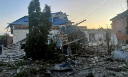 Photographie diffusée par le gouverneur de la région de Koursk, Alexei Smirnov, sur son compte Telegram, montrant une maison endommagée le 6 août 2024 à Sudzha, en Russie