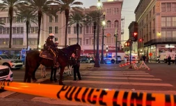 Des policiers bouclent une partie du French Quarter à La Nouvelle-Orléans, après une attaque à la voiture bélier, le 1er janvier 2025