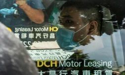 Tong Ying-kit, poursuivi pour avoir enfreint la loi sur la sécurité nationale, arrive le 6 juillet 2020 au tribunal de Kowloon, à Hong Kong 