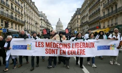 Manifestation de médecins libéraux contre une "dérive autoritaire" qui menace selon eux leur "liberté d'exercice", le 10 janvier 2026 à Paris 