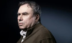 L'historien français Benjamin Stora pose pour une session de photo à Paris le 19 janvier 2021