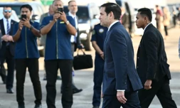 Le secrétaire d'Etat américain Marco Rubio après son atterrissage à la base aérienne de Subang, à l'extérieur de Kuala Lumpur en Malaisie, le 10 juillet 2025