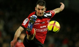 Le capitaine et milieu de terrain de Guingamp Christophe Kerbrat contrôle le ballon lors du match contre Reims au Roudourou, le 26 janvier 2019