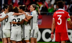 Les Allemandes se congratulent après un but contre la Russie, lors de l'Euro, le 25 juillet 2017 à Utrecht