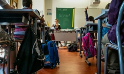 Des enfant d'une école primaire de Lyon font leur rentrée scolaire le 2 septembre 2014.