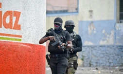 Des policiers patrouillent lors d'une manifestation appelant à la démission du Premier ministre Ariel Henry à Port-au-Prince en Haïti, le 7 février 2024