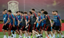 Le nouvel entraîneur de l'Espagne Fernando Hierro et ses adjoints dirigent la première séance d'entraînement de la Roja à Krasnodar, le 13 juin 2018