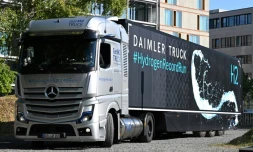 Un prototype du camion GenH2 de Daimler Truck, propulsé à l'hydrogène, arrive à Berlin après avoir parcouru 1.047 kilomètres, le 26 septembre 2023