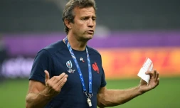 Fabien Galthié, alors adjoint du sélectionneur du XV de France supervise une des séances d'entraînement des Bleus à Oita, le 18 octobre 2019