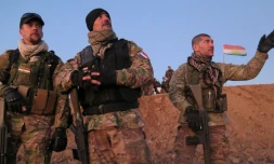 Des volontaires français en mission pour aider les peshmergas le 7 décembre 2015 prÚs de Daqouq