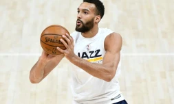 Rudy Gobert à l'échauffement avec le Jazz avant d'affronter les Brooklyn Nets à Salt Lake City, le 24 mars 2021