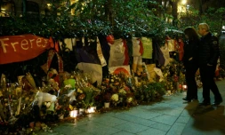 Mémorial devant le Bataclan à Paris, le 31 décembre 2015