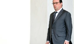 Le président François Hollande sort d'une réunion de cabinet, le 25 novembre 2015 à Paris