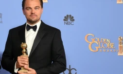 Leonardo DiCaprio a rendu hommage aux Amérindiens en recevant son troisième Golden Globe pour son rôle de trappeur dans "The Revenant" le 10 janvier 2016 à Beverly Hills