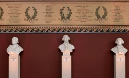 Des bustes dans la salle du Jeu de Paume, le 2 mars 2022 Ă Versailles