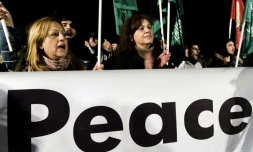 Des Chypriotes grecs et turcs manifestent pour la paix à Nicosie le 10 janvier 2017