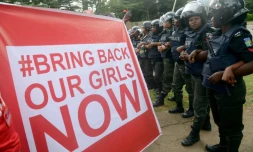 En avril 2014 l'enlèvement à Chibok dans le nord-est du Nigeria de 276 lycéennes par les islamistes de Boko Haram avait déclenché une vague de soutien internationale véhiculée par #BringBackOurGirls.