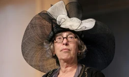 La comédienne Anémone, le 18 avril 2011 dans la piÚce "Grossesses nerveuses" de Jean-Yves Rogale, au théùtre Daunou, à Paris