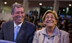Patrick et Isabelle Balkany, le 3 décembre 2015 lors d'un meeting LR à Rueil Malmaison