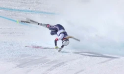 Capture vidéo fournie par le CIO/OBS de la chute de Lindsey Vonn lors de la descente des JO de Milan Cortina, le 8 février 2026