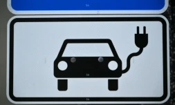 Automobile: Paris et Berlin officialisent un accord qui ralentit le passage au tout-électrique