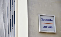 Le Covid-19 n'a pas fini de peser sur la Sécu: après un déficit record de 44,7 milliards d'euros cette année, une perte de 25,5 milliards est attendue en 2021