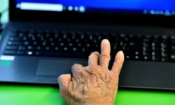 Pour beaucoup d'aînés, le numérique a permis de rétablir des contacts pendant le confinement, selon une étude publiée en juin par Les petits frères des pauvres