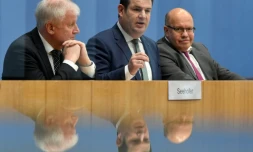 De G à D, les ministres allemands de l'Intérieur Horst Seehofer, du Travail Hubertus Heil et de l'Economie Peter Altmaier présentent à la presse un projet de loi sur l'immigration, à Berlin le 19 décembre 2018