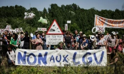 Rassemblement contre la construction de la ligne ferroviaire à grande vitesse (LGV) entre Bordeaux et Toulouse, près d'Ayguemorte-les-Graves (Gironde), le 3 juin 2023