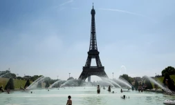 Trois départements sont maintenus samedi matin en vigilance orange en raison de la canicule qui sévit déjà depuis plusieurs jours, a indiqué Météo-France.