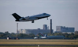 Décollage de l'aéroport d'Omsk le 22 août 2020 de l'avion transportant l'opposant russe Alexeï Navalny en Allemagne pour y être soigné