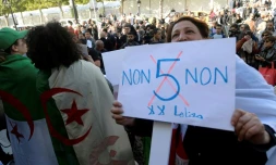 Tunisiens et Algériens manifestent à Tunis contre un 5e mandat du président Abdelaziz Bouteflika, le 9 mars 2019
