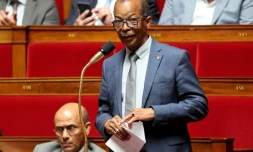 Élie Califer, le député à l'origine de la proposition de loi visant à reconnaître la "part de responsabilité" de l'État dans le scandale du chlordécone aux Antilles, à l'Assemblée nationale à Paris le 28 mai 2026