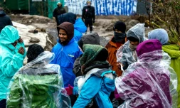 Des migrants lors de l'évacuation de la "Jungle" le 3 mars 2016 à Calais