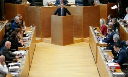 Des membres du Parlement de Wallonie à Namur, capitale de la région francophone du sud de la Belgique, en session plénière sur l'accord de libre-échange UE-Canada (CETA), le 28 octobre 2016