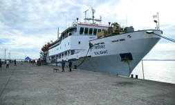 Le ferry Kalighat amarré le 30 mars 2026 à Campbell Bay, un village du district de Nicobar des îles Andaman-et-Nicobar, en Inde
