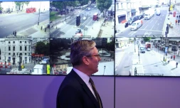 Le Premier ministre britannique Keir Starmer en visite dans un centre de commandement de la police londonienne
