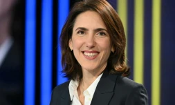 L'eurodĂ©putĂ©e ValĂ©rie Hayer, tĂȘte de liste de la majoritĂ© aux europĂ©ennes, pose dans les studios de la chaĂźne d'information BFMTV Ă Paris, le 2 mai 2024